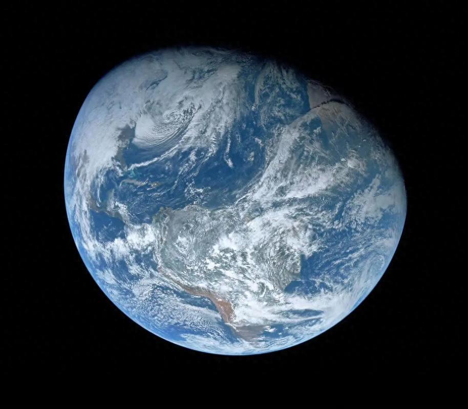 开云体育登录入口-地球悬浮在太空中，没有任何支撑，为什么不会“掉”下去？